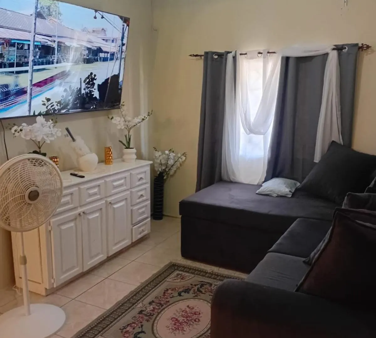 Doug Manor Flat 2 Apartman Portmore