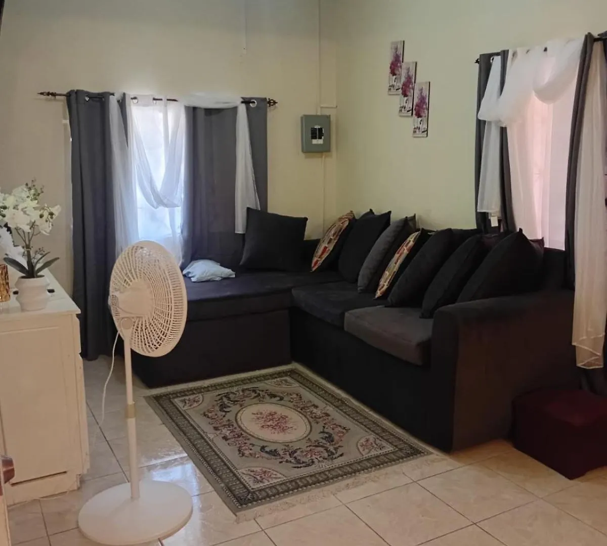 Doug Manor Flat 2 Apartman Portmore